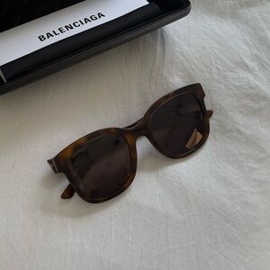 Balenciaga Tortoise Shell Sunglasses model bb0076sk